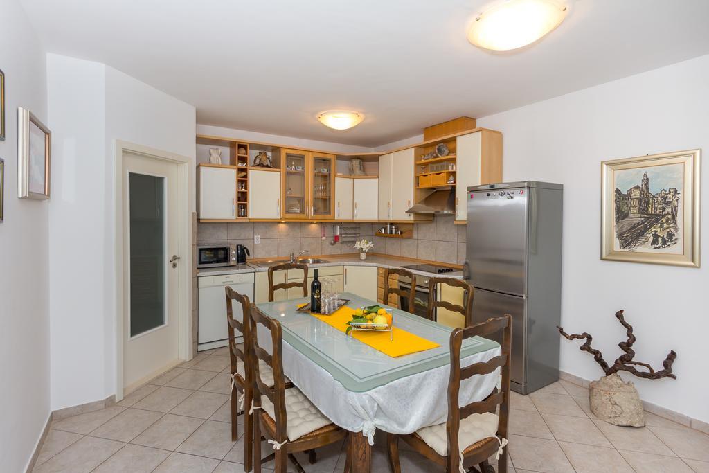 Apartment Ivo ポドストラナ エクステリア 写真
